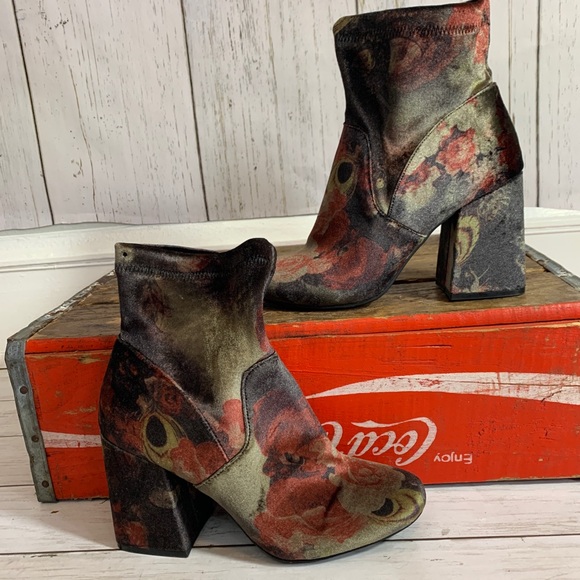 a new day Shoes - 🍱 A New Day Floral Velvet Booties